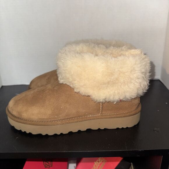 Women’s Ugg Classic Mini Fluff Quilted Boot Size 6 Cozycore Trendy Comfort - Picture 3 of 7
